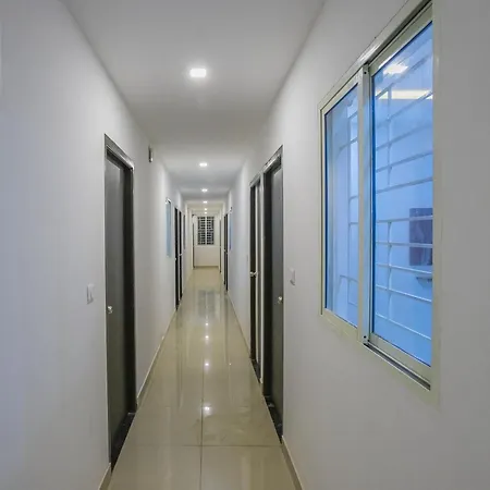 Hotel O Varcity Phi Premium Pavilion ,Above Hdfc Bank ,Near Anjaneya Temple Madiwala, Hosur Main R-3