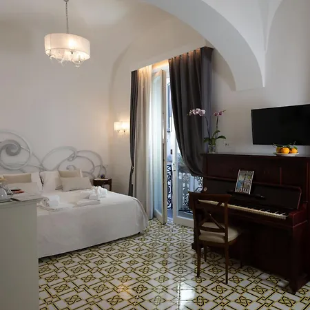 Core Amalfitano City Suites-2