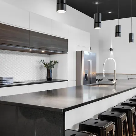 Liv Mtl Plaza Two Massive 3,000 Sq Ft Luxury Penthouses Near Downtown Montreal-3