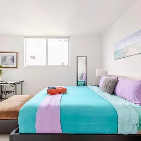 Beautiful Penthouse Condo With Stunning Views Of Both Ocean And City-2