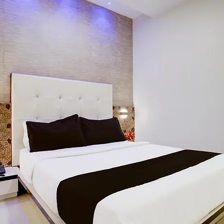 Hotel O Golden Star-3