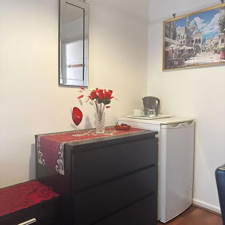 4 Bedroom House Rented By The Room-2