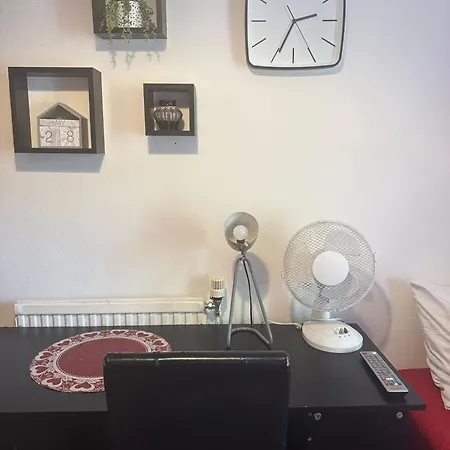 4 Bedroom House Rented By The Room-3