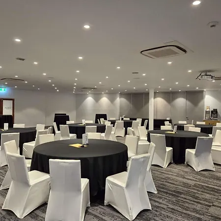 Mercure Canberra-2