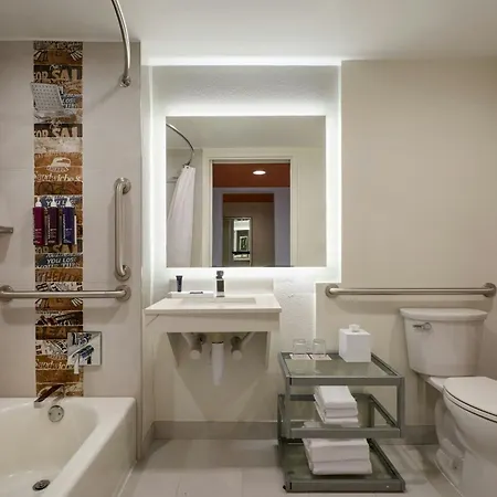 Renaissance Concourse Atlanta Airport Hotel-2