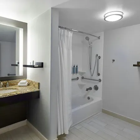 Courtyard By Marriott Calgary Airport-2
