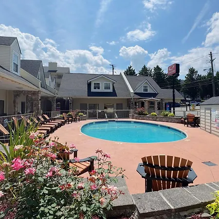 Econo Lodge Inn & Suites Gatlinburg At The Convention Center-3