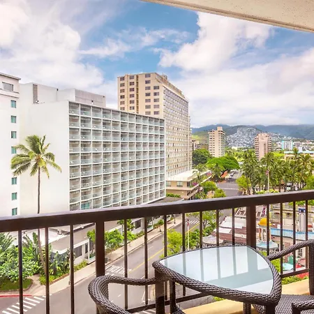 Hyatt Regency Waikiki Beach Resort & Spa-3