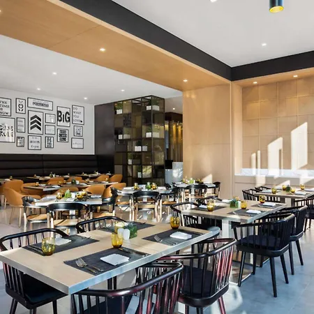 Novotel Bur Dubai - Healthcare City-2