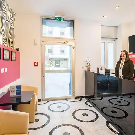 Best Western Plus Celebrity Suites-2