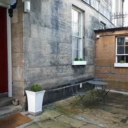 City Retreat Edinburgh Aparthotels-2