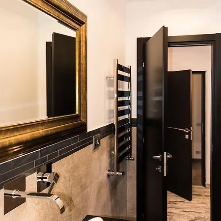 Trevi & Pantheon Luxury Rooms-3