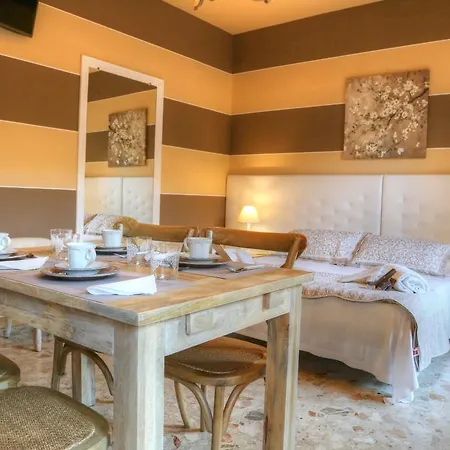 La Casetta Di Lina Rooms And Apartments-2