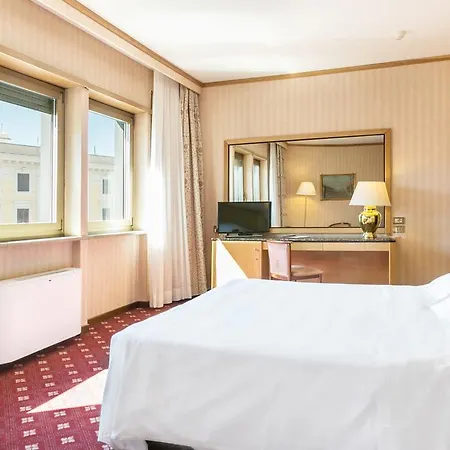 Hotel Beverly Hills-3
