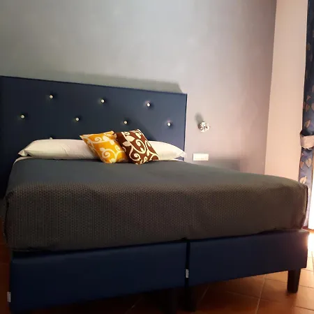 Clodio Rooms-3