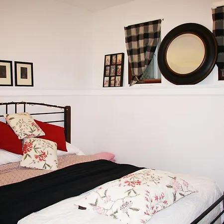 2 Moon Cottage-2