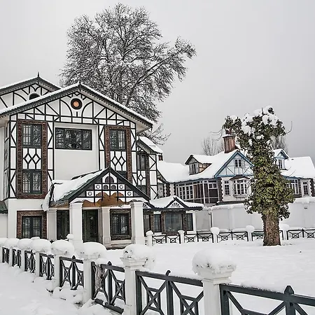Lemon Tree Hotel Srinagar-3