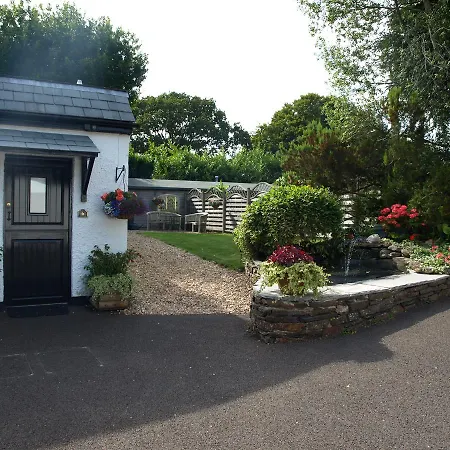 The Barn And Pinn Cottage-3
