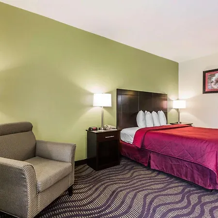 Quality Inn & Suites North Montgomery-2