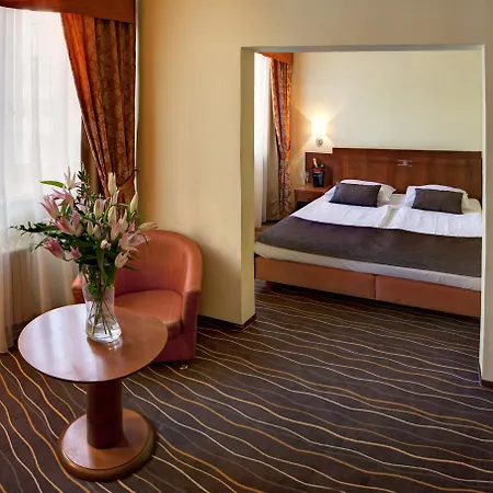 Family Hotel Bila Labut-2
