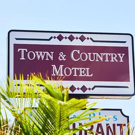 Town And Country Motel-2