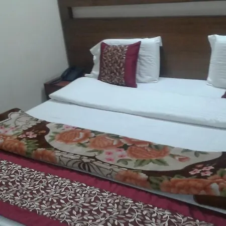 Pamposh Guest House Gk II Market-2