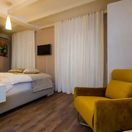 Villa Flores Studio Apartment-3