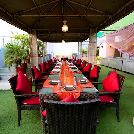 Hotel Meraden Grand-2