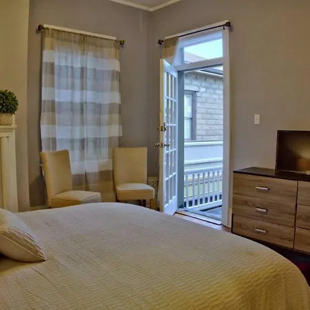 Downtown Savannah Oasis-3