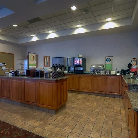 Country Inn & Suites By Radisson, Calgary-Northeast-3