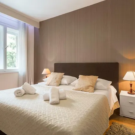 Golden Split Rooms-3