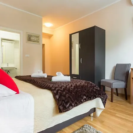 Golden Split Rooms-2