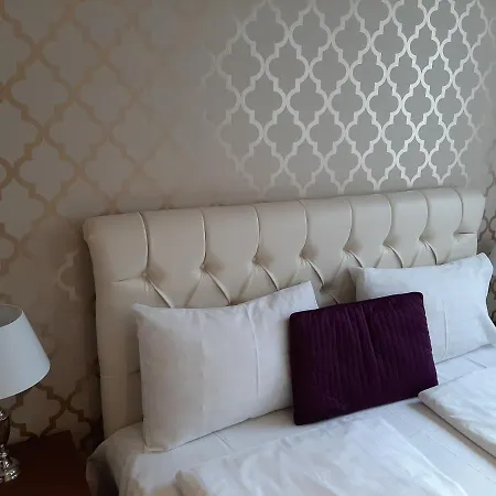 Trendy Deluxe Apartments-3
