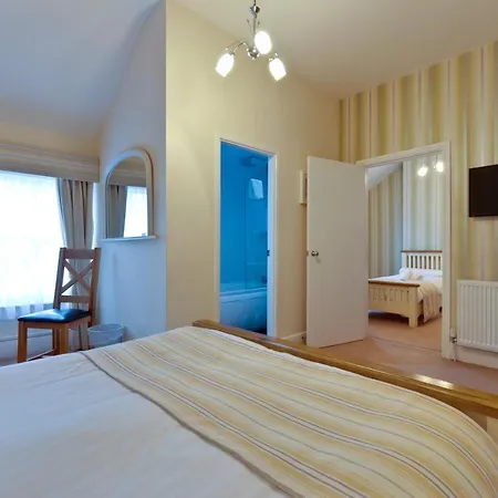 Lauriston & Lawton Court Hotel-3