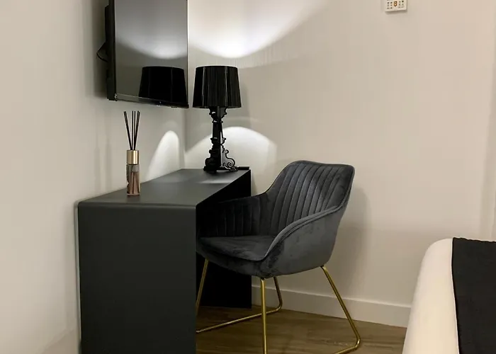 Toledo Boutique Rooms Naples