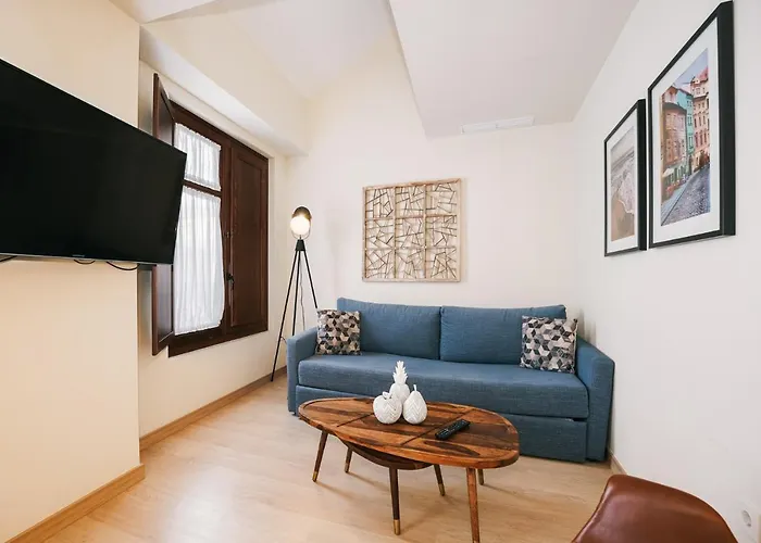 Debambu Atarazanas Aparthotel Malaga