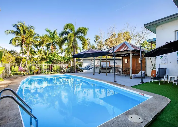 Bush Village Holiday Cabins Airlie Beach