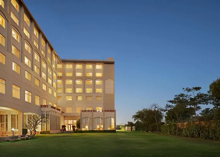 Ramada By Wyndham Jaipur Jaisinghpura Hotel