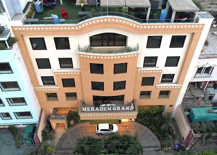 Hotel Meraden Grand Varanasi