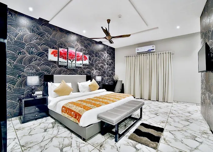 Hotel Kings Heritage Surat