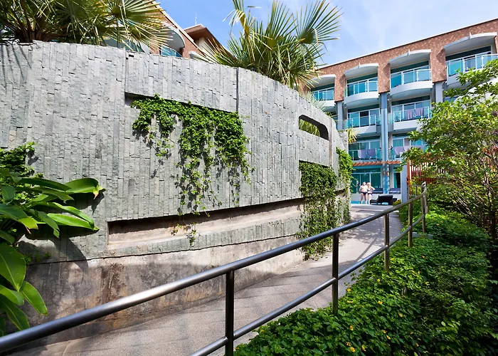 Ramaburin Resort Patong - Walking Distance To The Beach
