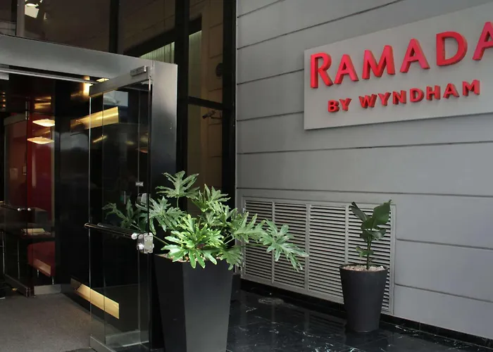 Ramada By Wyndham Buenos Aires Centro Bed & Breakfast