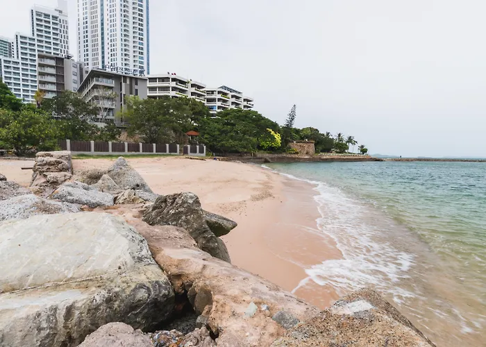 Mayaana Beach Resort Pattaya - Formerly Golden Tulip Pattaya Beach Resort