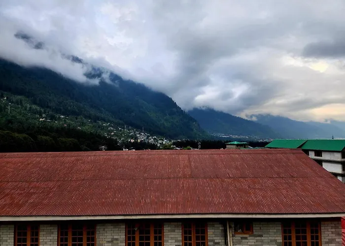 Hotel Solitaire - With Best View Of Mountains Manali 