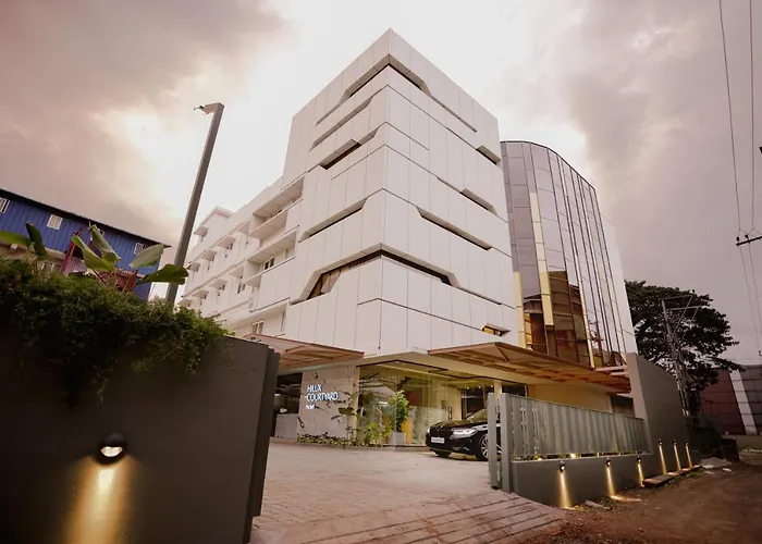 Hilux Courtyard Hotel Palakkad