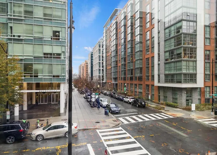Coda On Half, A Placemakr Experience - Navy Yard Washington