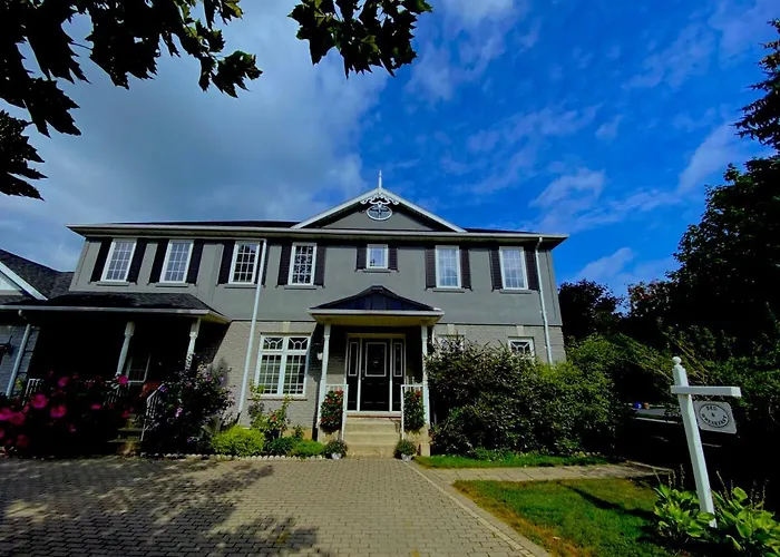Charlottetown House Bed & Breakfast Niagara-on-the-Lake