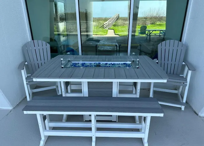 Islander East Studio With East Beach Access Galveston