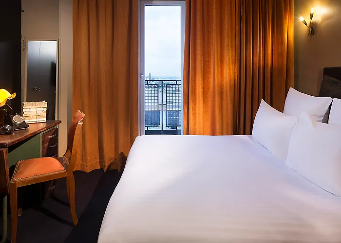 Hotel Le Chat Noir Paris