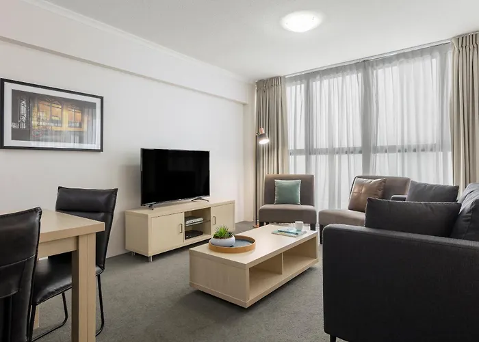 Oaks Brisbane River City Suites